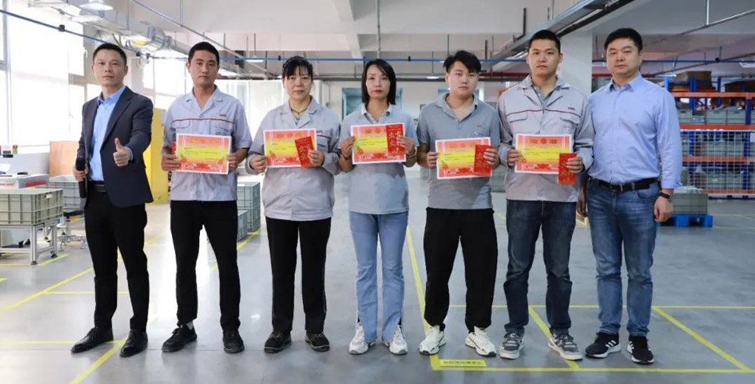 金萊勒生產(chǎn)管理部月度表彰大會(huì)。 