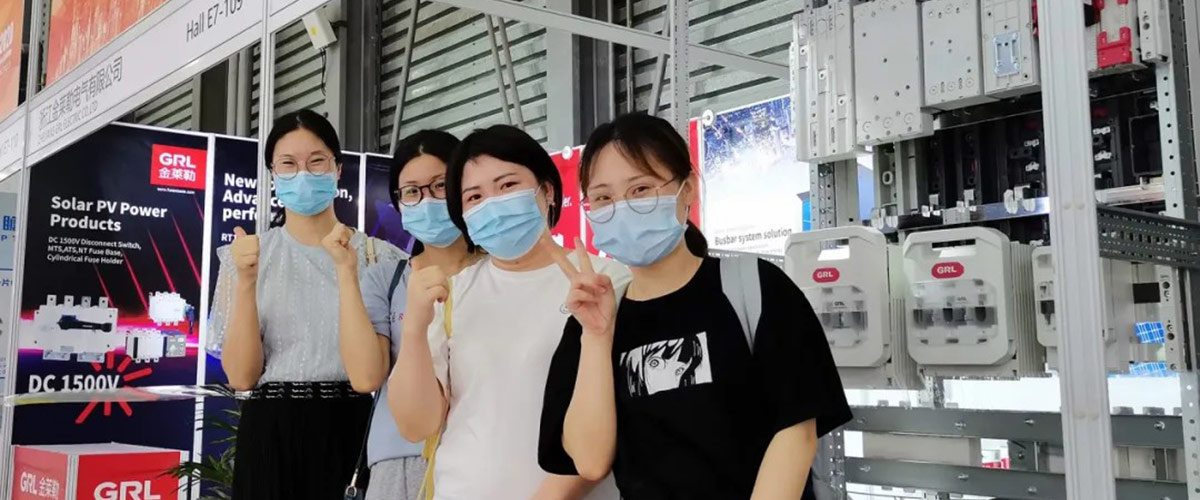 金萊勒參加上海國際光伏展-4 金萊勒電氣運營團隊合照