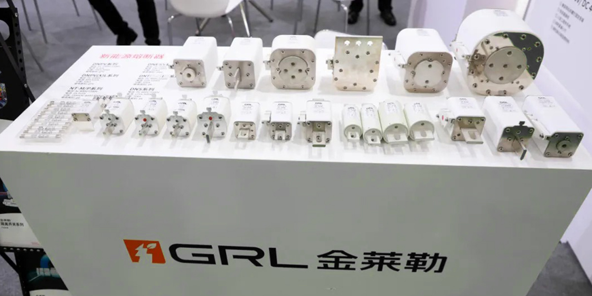 1727599709422593.jpg 2005.jpg